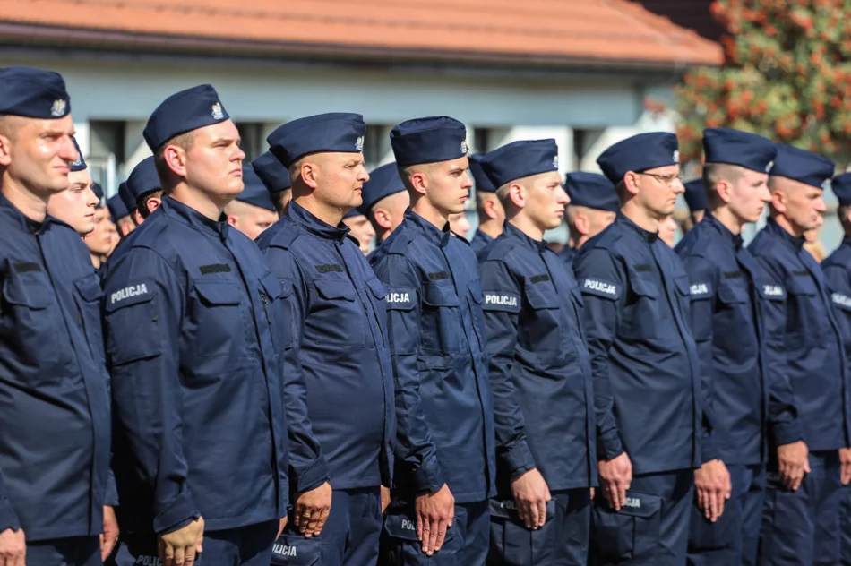 Ślubowanie nowych funkcjonariuszy, dwóch trafi do Limanowej (ZDJĘCIA) - zdjęcie 6