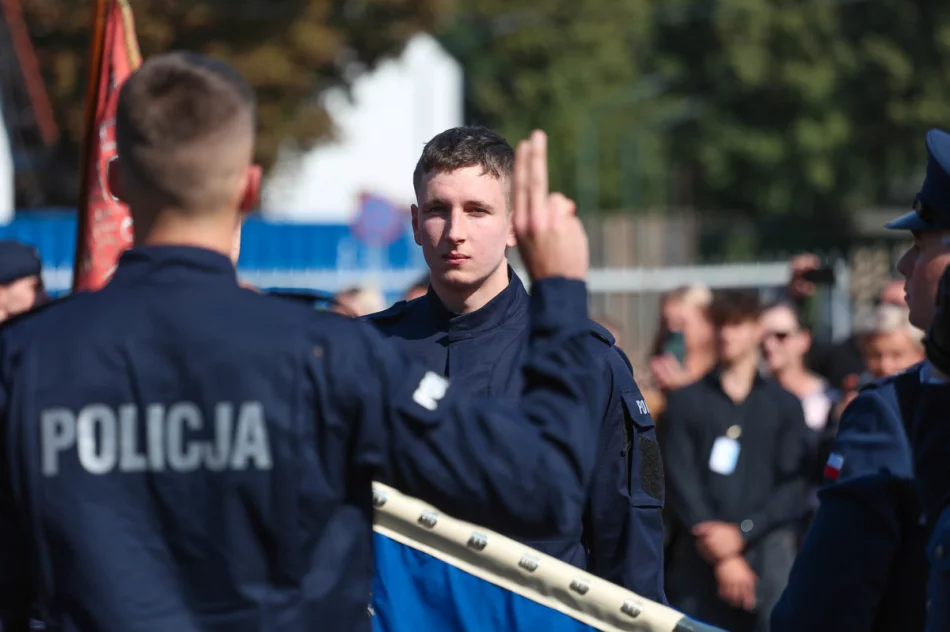 Ślubowanie nowych funkcjonariuszy, dwóch trafi do Limanowej (ZDJĘCIA) - zdjęcie 11