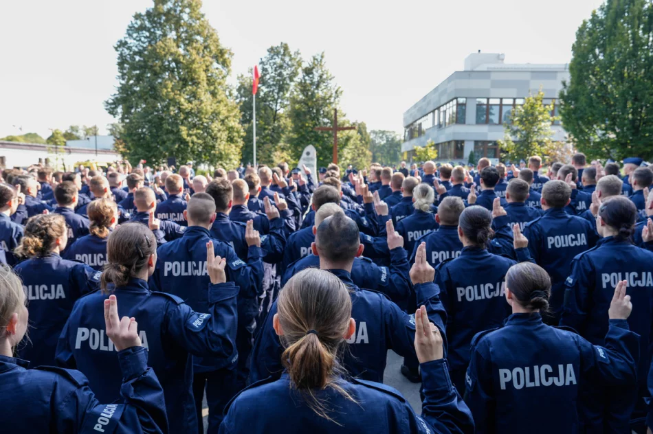 Ślubowanie nowych funkcjonariuszy, dwóch trafi do Limanowej (ZDJĘCIA) - zdjęcie 12