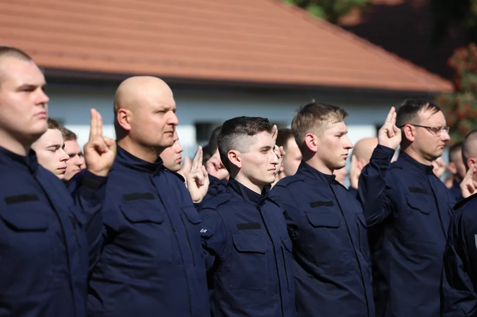 Ślubowanie nowych funkcjonariuszy, dwóch trafi do Limanowej (ZDJĘCIA) - zdjęcie 13