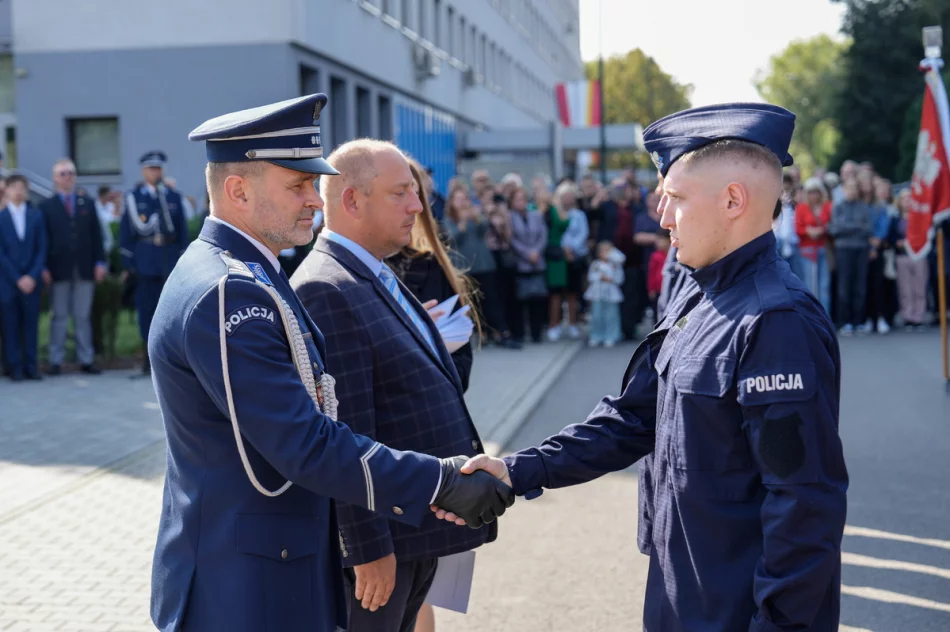 Ślubowanie nowych funkcjonariuszy, dwóch trafi do Limanowej (ZDJĘCIA) - zdjęcie 14