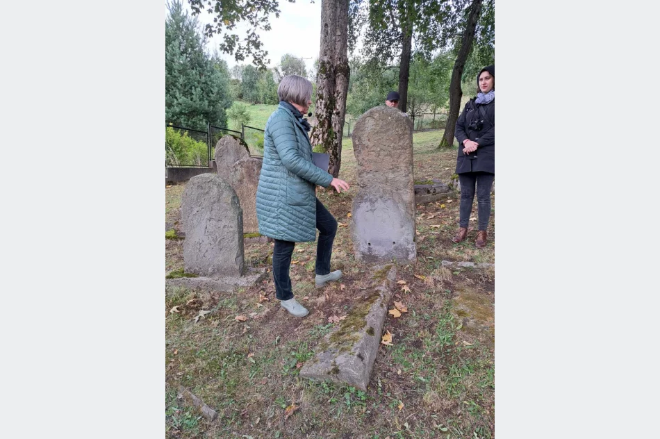 Zwiedzanie żydowskiego cmentarza (ZDJĘCIA) - zdjęcie 12