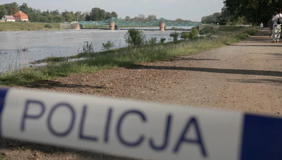 Kolejny dzień walki z powodzią; kulminacja fali na Odrze we Wrocławiu - zdjęcie 1