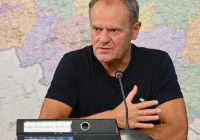 Premier: Namierzono człowieka przebranego za wojskowego, który informował o wysadzaniu wałów - zdjęcie główne