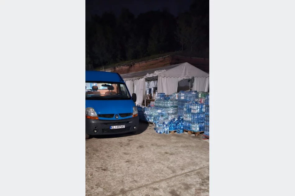 Pomoc humanitarna dotarła do Kłodzka. Trwa wielkie sprzątanie - zdjęcie 8