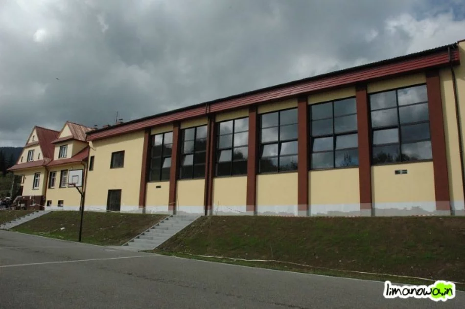 Kończą budowę sali - zdjęcie 2