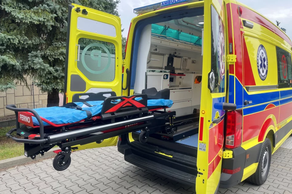 Szpital zyskał dwa nowe pojazdy sanitarne - zdjęcie 2