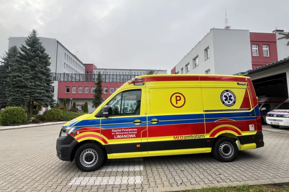 Szpital zyskał dwa nowe pojazdy sanitarne - zdjęcie 5
