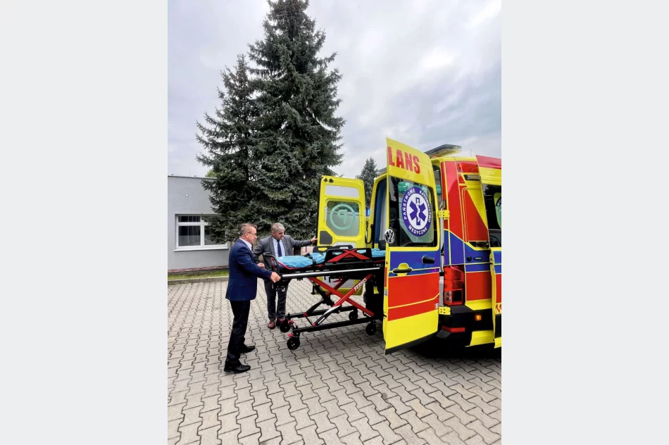 Szpital zyskał dwa nowe pojazdy sanitarne - zdjęcie 7