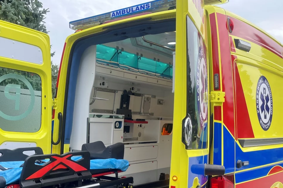 Szpital zyskał dwa nowe pojazdy sanitarne - zdjęcie 11