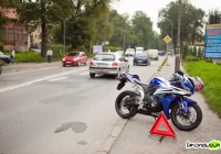 Kolizja motocykla z fiatem - zdjęcie główne