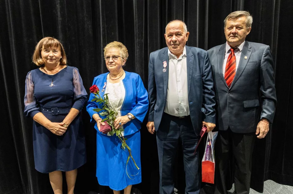 Złote Gody: 50-lecie pożycia małżeńskiego świętowane przez 14 par (ZDJĘCIA) - zdjęcie 17
