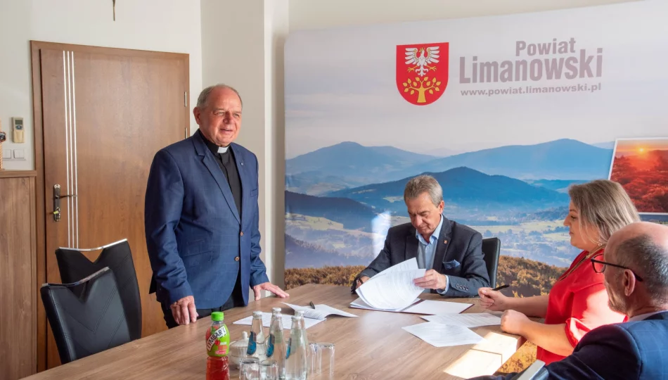 Powiat przekazał pieniądze na modernizację drogi krzyżowej  - zdjęcie 1