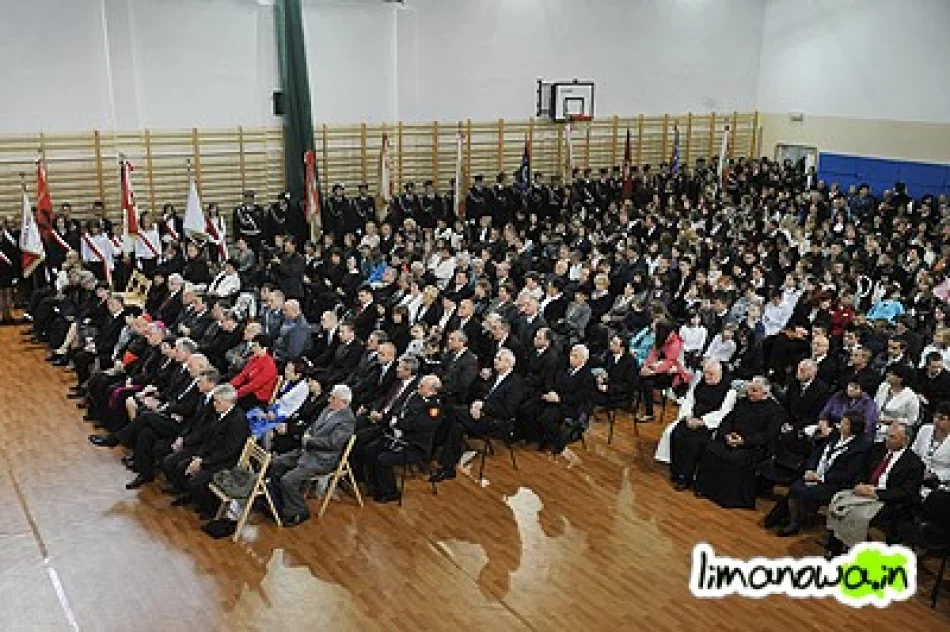 Gimnazjum w Szczyrzycu ma imię i sztandar - zdjęcie 2