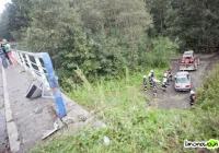 Samochód spadł z mostu - zdjęcie główne