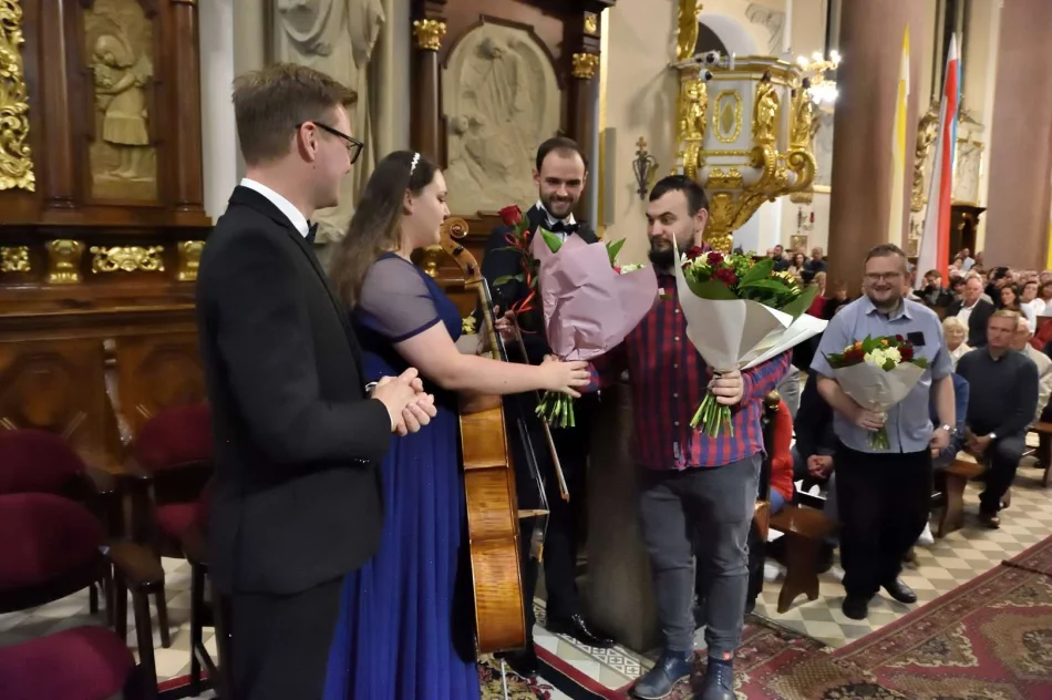 W bazylice limanowskiej odbył się koncert organowo-kameralny - zdjęcie 14