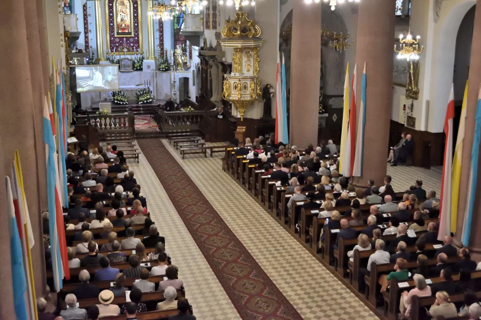 W bazylice limanowskiej odbył się koncert organowo-kameralny - zdjęcie 20