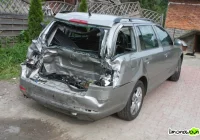 Ciężarówką uderzył w tył osobówki, którą później jeszcze pchał - zdjęcie główne