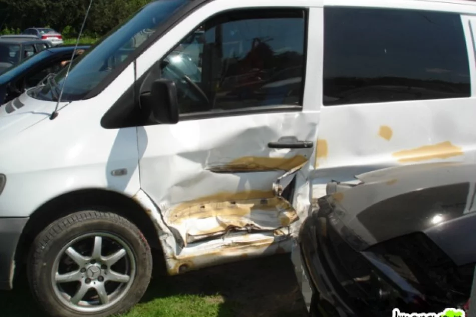 Pieszy ranny w wyniku… zderzenia samochodów - zdjęcie 2