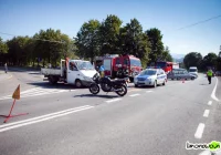 Zderzenie motocykla z samochodem dostawczym - zdjęcie główne