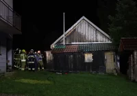Pożar budynku gospodarczego. Z butli wydostawał się gaz - zdjęcie główne
