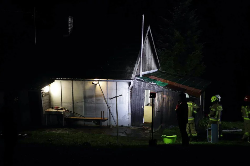 Pożar budynku gospodarczego. Z butli wydostawał się gaz - zdjęcie 6