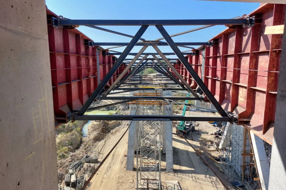 Powstaje najdłuższa w Polsce estakada budowana metodą nasuwania podłużnego - zdjęcie 3