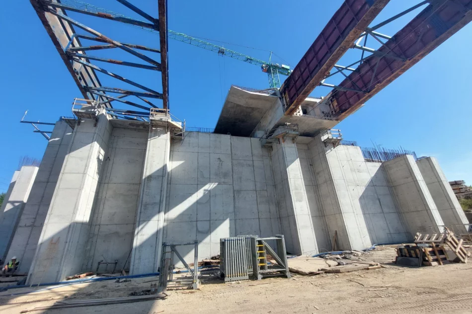 Powstaje najdłuższa w Polsce estakada budowana metodą nasuwania podłużnego - zdjęcie 7