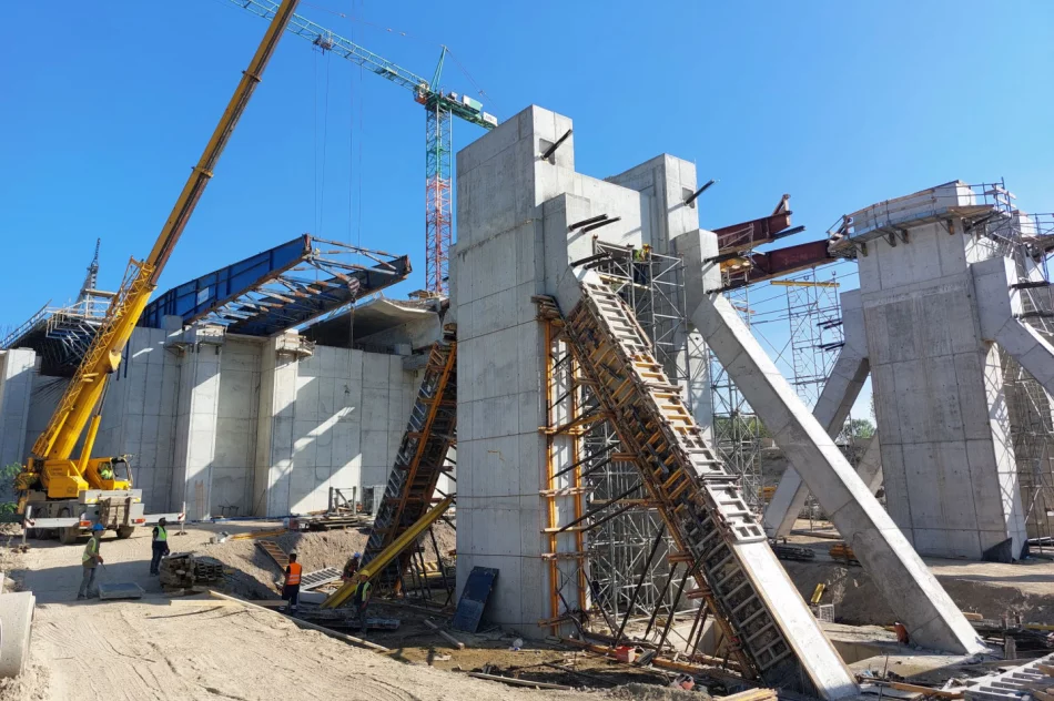 Powstaje najdłuższa w Polsce estakada budowana metodą nasuwania podłużnego - zdjęcie 8