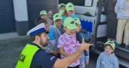 Uczniowie z Bochni odwiedzili limanowską komendę - zdjęcie 2