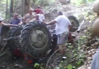 Przygnieciony i poparzony przez ciągnik - zdjęcie główne