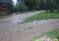 Oberwanie chmury, zalane domy, drogi i pola - zdjęcie główne