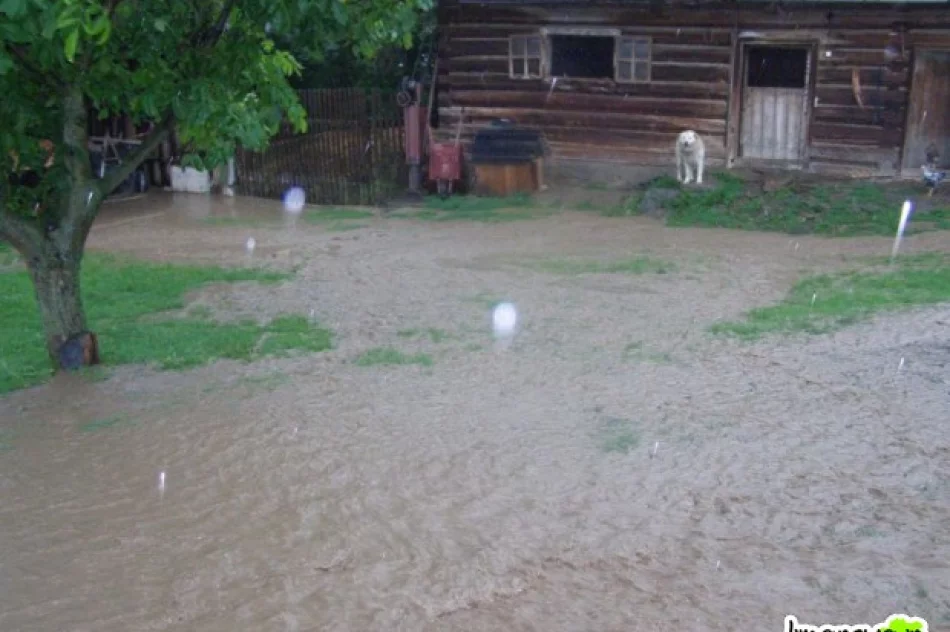 Oberwanie chmury, zalane domy, drogi i pola - zdjęcie 2