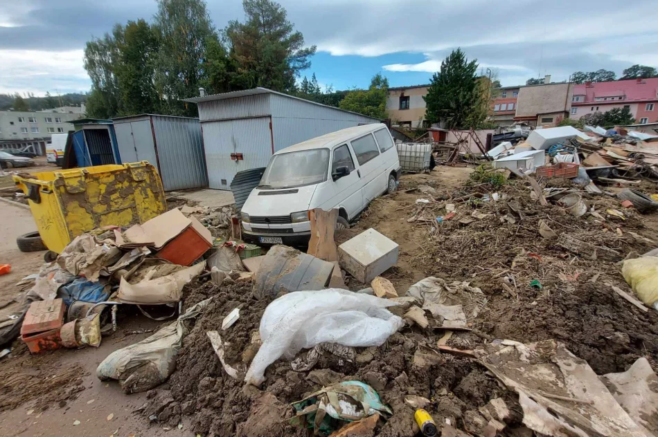 Strażacy z OSP Limanowa i OSP Łososina Górna w akcji pomocowej dla powodzian - zdjęcie 10