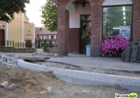 Wysoki krawężnik: traci sklep i niepełnosprawni - zdjęcie główne