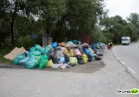 Wysypisko przy przystanku i... rzece - zdjęcie główne