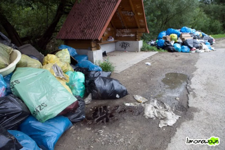 Wysypisko przy przystanku i... rzece - zdjęcie 2