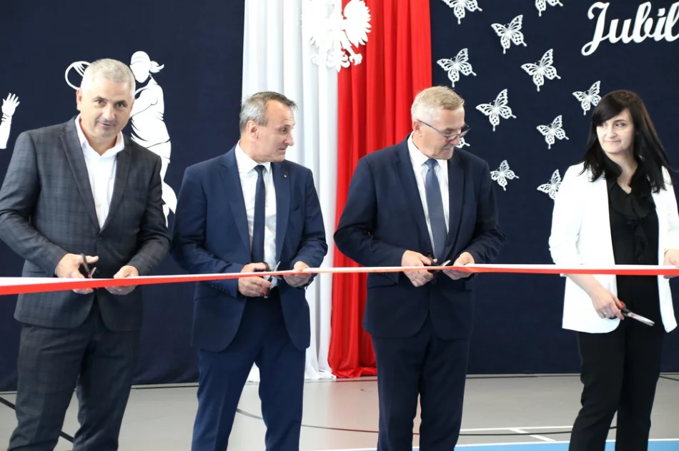 Otwarcie sali gimnastycznej i jubileusz 60-lecia szkoły (ZDJĘCIA) - zdjęcie 11