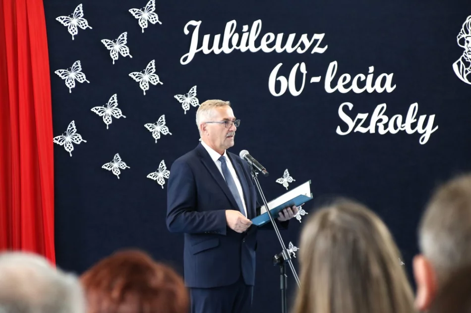 Otwarcie sali gimnastycznej i jubileusz 60-lecia szkoły (ZDJĘCIA) - zdjęcie 14