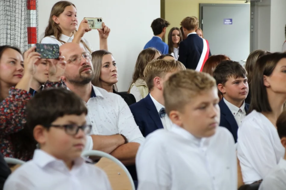 Otwarcie sali gimnastycznej i jubileusz 60-lecia szkoły (ZDJĘCIA) - zdjęcie 20