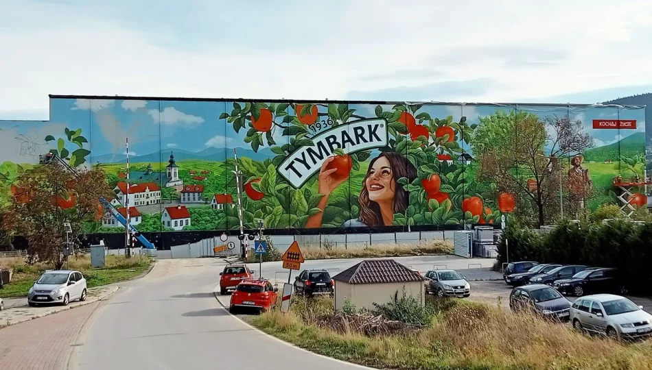 Nowy mural zdobi halę magazynową - zdjęcie 1