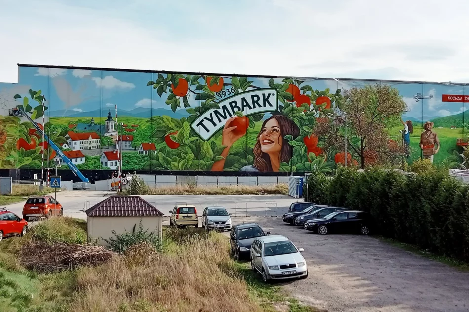 Nowy mural zdobi halę magazynową - zdjęcie 2