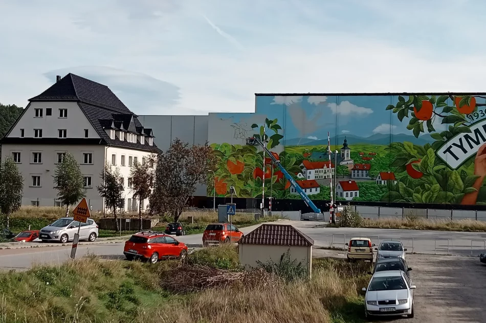 Nowy mural zdobi halę magazynową - zdjęcie 4