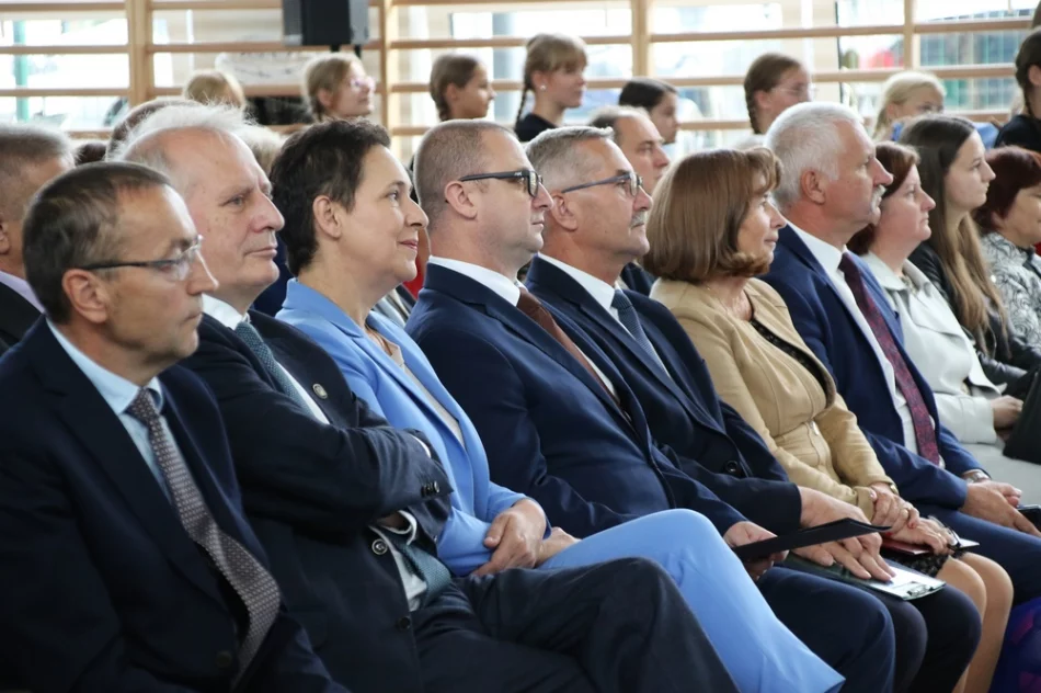 Życzenia z okazji jubileuszu 60-lecia Szkoły Podstawowej nr 3 w Słopnicach - zdjęcie 4