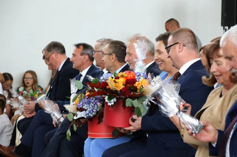 Życzenia z okazji jubileuszu 60-lecia Szkoły Podstawowej nr 3 w Słopnicach - zdjęcie 12