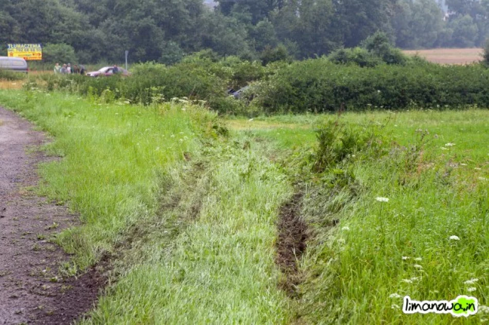 Samochód wypadł z drogi – pięć osób zabranych do szpitala - zdjęcie 3