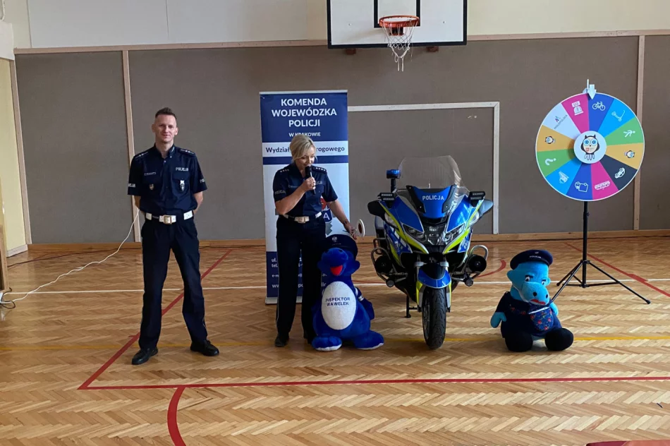 Spotkanie z przedstawicielami Komendy Wojewódzkiej Policji w ZSP Nr 4 - zdjęcie 3