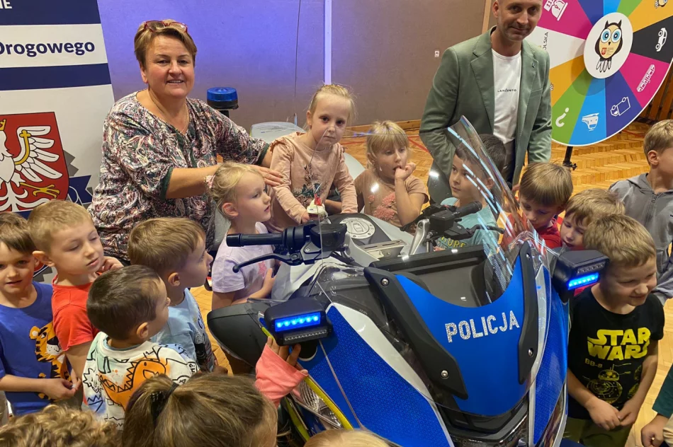 Spotkanie z przedstawicielami Komendy Wojewódzkiej Policji w ZSP Nr 4 - zdjęcie 15