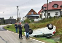 Dachowanie samochodu osobowego - zdjęcie główne