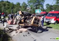 Zderzenie samochodu z ciągnikiem - zdjęcie główne